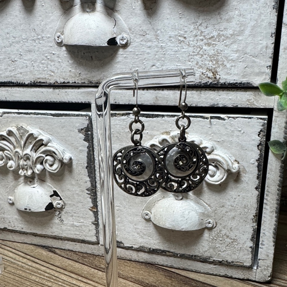 093. Costume Elegant Black & Silver Swirl Earrings